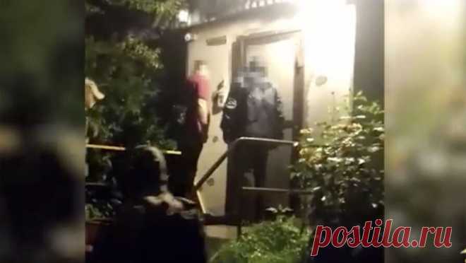Притон с проститутками обнаружили в помещении бывшей сауны во Владивостоке. Во Владивостоке полицейские накрыли притон с проститутками, функционировавший в помещении бывшей сауны. Об этом сообщает "МВД медиа". По предварительной информации ведомства, двое 39-летних сожителей обустроили притон для ...