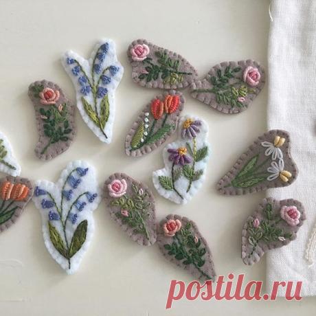 #자수타그램 #자수 #embroidery #stitch #刺繍作家 #刺繍 #프랑스자수 #케이블루의자수 #케이블루 #刺繍教室 #ししゅう #needlework #손자수 #needlepoint #핸드메이드 #펠트자수
펠트자수 하다가 손가락 나가겠다...
그만해야겠어.. ㅎ