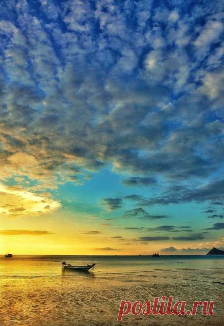 crisvesan:
“lifeisverybeautiful:
“ via 500px / Sunset in koh tao island by Aylin Kinacioglu
”
Un mundo de maravillas…
”