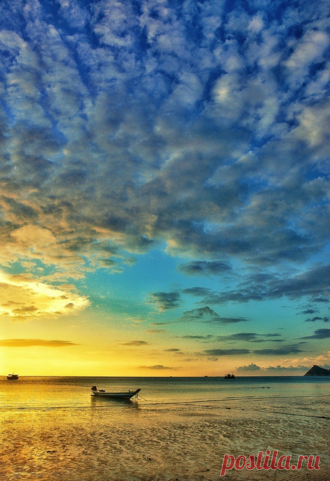 crisvesan:
“lifeisverybeautiful:
“ via 500px / Sunset in koh tao island by Aylin Kinacioglu
”
Un mundo de maravillas…
”
