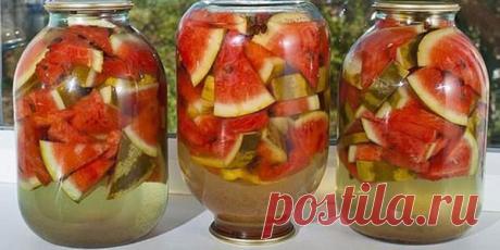 Солоний кавун на зиму без стерилізації, холодним способом: так робили ще в старовину Спробуй приготувати солоні кавуни на зиму за нашими рецептами. Ось побачиш: такі ласощі обов'язково припадуть тобі до смаку!