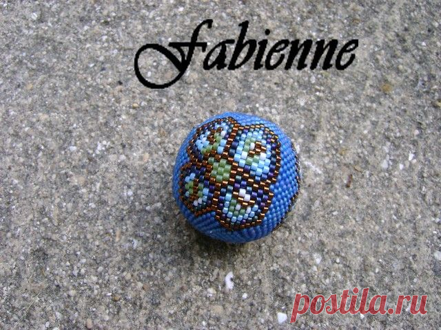 Encore des fleurs! - Les perles de Fabienne Comme je ne me renouvelle pas trop et que je ne fais que des sautoirs et toujours dans le même style, je me suis dis que ce sera une bonne...