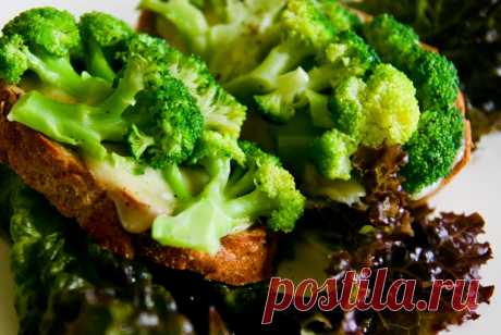 Тосты с брокколи и сыром чеддер рецепт – Европейская кухня: Сэндвичи. «Еда»