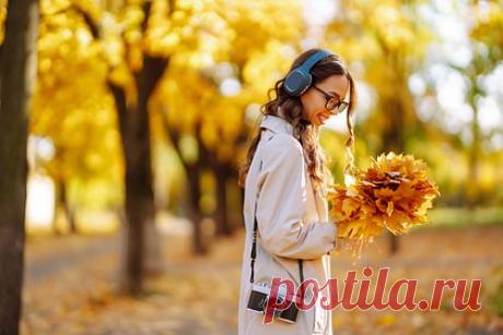 Педиатр предупредила об опасности поделок из опавших листьев. Осенние фотосессии, игры с опавшей листвой и изготовление поделок из нее могут быть опасны из-за растущей в ней плесени, предупредила врач-педиатр Татьяна Немальцева. Врач объяснила, что плесневые грибы выделяют микотоксины, которые могут нанести серьезный вред здоровью человека.