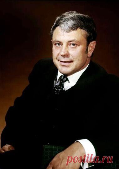 Донатас Банионис