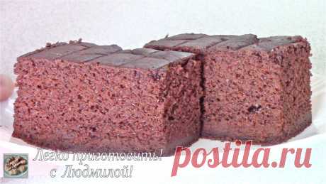 Нежный, влажный, ароматный Брауни без яиц, без молочных продуктов. Легко приготовить!  Ингредиенты:
- 2 яйца
- 2/3 стакана сахара
- 1 стакан муки
- немного ванили
- щепотка соли
Приготовление:
1. Разогреть духовку до 180 градусов. Застелить пергаментом противень размером 42 на 30 см. (у меня 25 на 42см)
2. Яйца взбить с сахаром и солью в пену. Влить ванильный экстракт.
3. Всыпать муку и очень осторожно замесить тесто. 
4. Разделить тесто пополам и в одну половину вмешать какао.
5. Выложить тес…