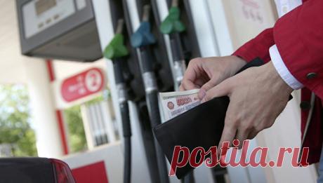 Как обманывают на заправках? Схемы недолива топлива. Что делать, если обманули на заправке Случаи мошенничества на АЗС в России и странах СНГ – не редкость. Несмотря на достаточно высокую стоимость топлива, владельцы крупных и мелких сетей, торгующих топливом, постоянно внедряют схемы, чтобы урвать с автовладельцев дополнительные деньги в виде недолива горючего. Каждый день ушлые предприниматели выдумывают все более новые и изощренные способы отъема денег у населения. Авто...