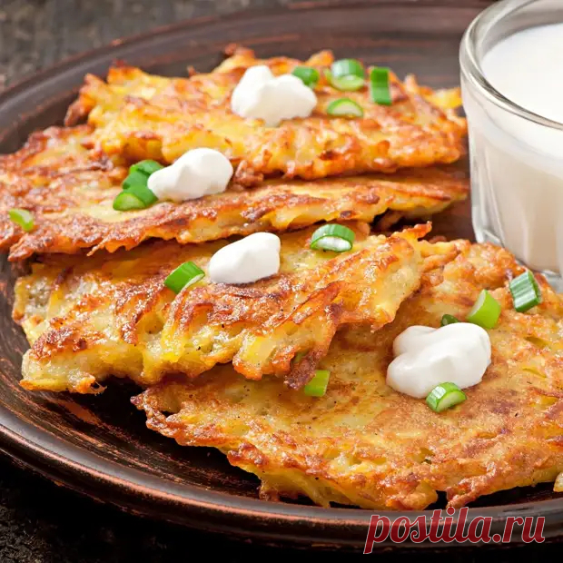 Драники с репчатым луком: простой рецепт для сытного и вкусного завтрака - Будет вкусно - Социальная сеть 
