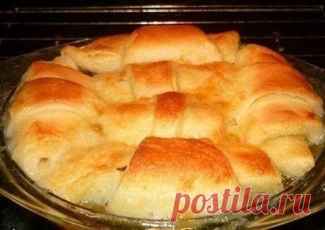Слойки с яблоками

Ингредиенты:

- 1 банка спрайта
- 2 упаковки слоеного теста
- 2 яблока
- 1стакан сахара
- 300 г сливочного масла
- ванилин
- корица

Приготовление:

1. Яблоки почистить, нарезать ломтиками.

2. Каждую пластину теста разрезать по диагонали, положить ломтик яблока.

3. Свернуть рулетиком.

4. Масло растопить с сахаром, добавить ванилин.

5. Залить им слойки.

6. Добавить спрайт, посыпать корицей.

7. Ставим в духовку при средней температуре на 25-30 минут....