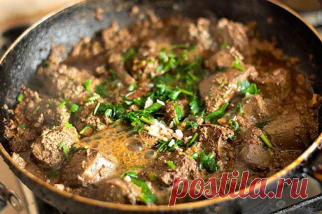 Говяжья печень по строгановски - классический рецепт - Своими Руками