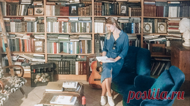 «Я читала про одну из речей Джозефа Кэмбелла, автора "Тысячеликого героя", произнесенную им, когда ему было больше восьмидесяти. Так вот, он рассказал, как британский философ и писатель Алан Уоттс однажды спросил его: "Джо, каким видом йоги вы занимаетесь?" Он тогда ответил: "Я подчеркиваю фрагменты текста". Думаю, я тоже всерьез практикую этот вид йоги», — рассказывает наш партнер и содиректор Юлия Баяндина. В этой статье признаемся в любви к чтению и делимся…