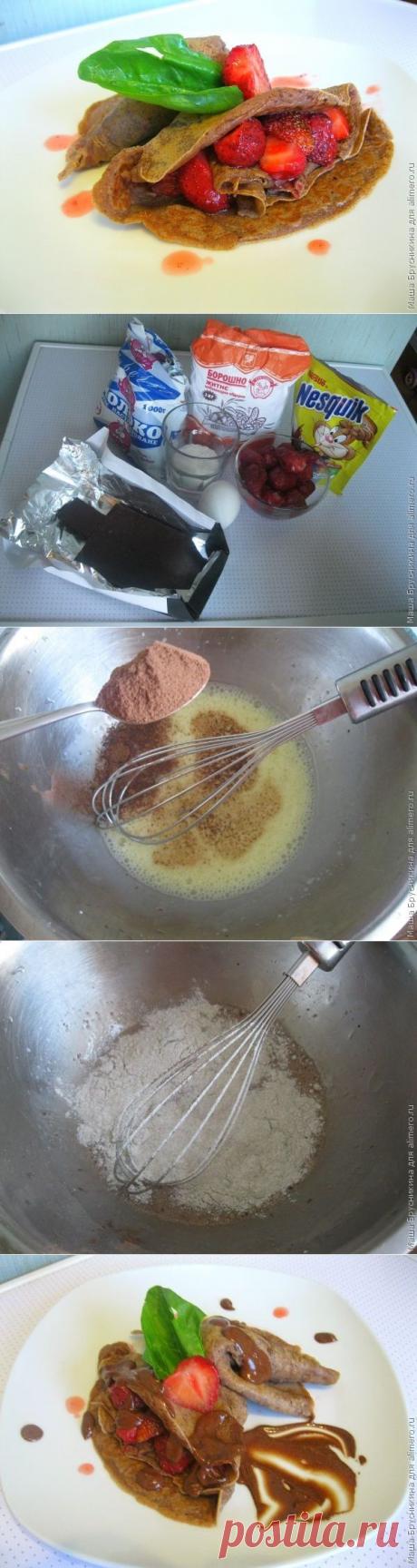 Шоколадные блины с клубникой