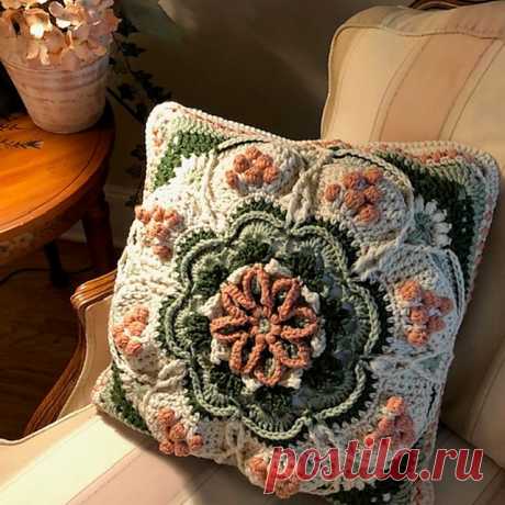 Ravelry: Проектная галерея для Pondoland Square pattern by Jen Tyler