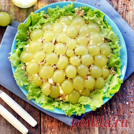 Салат «Тиффани» с виноградом и куриной грудкой