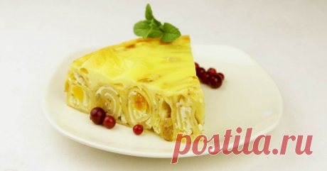 Блинный пирог с творогом 



Блины любят все! Поэтому, приготовив из них вкуснейший творожный пирог, вы точно не прогадаете с блюдом для гостей и родни. Изюминка этого шедевра в сметанной заливке, которая после запекания прев…