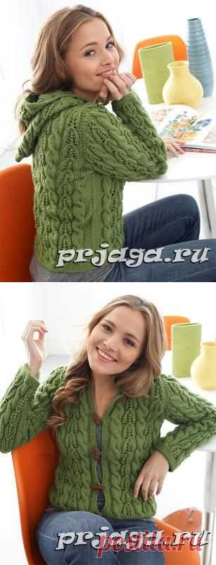 Вязаный жакет с красивыми косами
