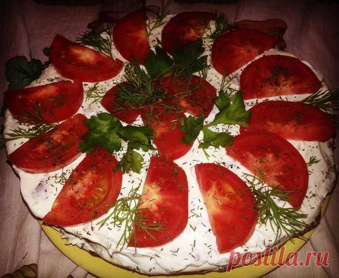 ТОРТ  ЗАКУСОЧНЫЙ из печени птицы - на сковороде !!! **Основа: печень +лук, измельчим блендером. Добавим яйцо 1шт+молоко 100г+мука 100г, соль, перец, всё  перемешать, и оставим зреть 1час!  *Крем: сметана+сыр Альметте+свежий или сушеный укроп+чеснок чуть-чуть+перец, взбить  венчиком до пышности. *Выпекаем блины 5шт. Промажем кремом каждый слой, и дать пропитаться 2ч. *Украсим помидорами и зеленью. Очень нежно и сочно !!! //ОК