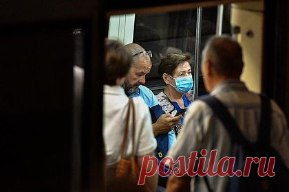 Врач призвал укрепить «первую линию обороны» против ковида. Врач общей практики Владимир Хорошев призвал россиян укрепить «первую линию обороны» против ковида и вернуться к ношению масок в общественных местах. Он сообщил, что при нынешнем высоком уровне заболеваемости коронавирусной инфекцией следует более ответственно подходить к вопросу своего здоровья.