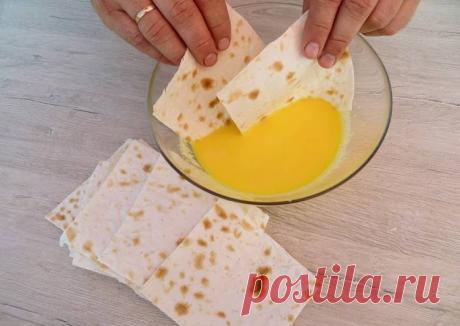 (16) Нарезаем лаваш квадратами и отпускаем в кефир /Завтрак для ленивых - нереальная вкуснота за 5 минут - пошаговый рецепт с фото. Автор рецепта Другая Кухня-Валерия . - Cookpad