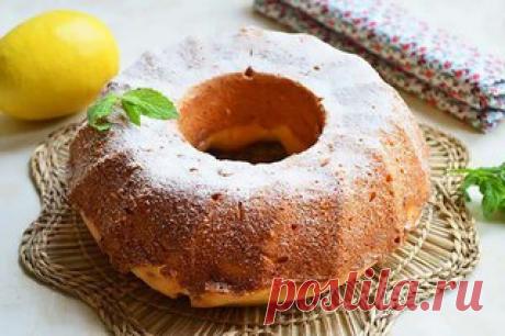 Простой пирог с лимоном

Лимонная выпечка всегда вызывала восторг у любителей изысканных десертов. Еще во времена 18-19 века во Франции цитрусовую выпечку принято было подавать к торжественному столу, украсив кремом и кусочками фруктов. Сегодня же ее готовят не столь часто, как раньше, но изысканность подачи сохранилась.
Показать полностью…