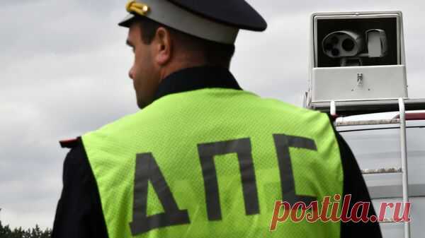 В Ростовской области на трассе М-4 "Дон" опрокинулся бензовоз