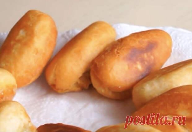 Берем кефир и через 10 минут завтрак на столе - медиаплатформа МирТесен На удивление вкусный завтрак готовится за 10 минут и из самых простых ингредиентов. Берем кефир и почти сразу зовем всех к столу. Кефира понадобится 200 миллилитров. Берите жирность 3,2%, больше не нужно. Кроме того, нам потребуется пара яиц, сахар, ванильный сахар, растительное масло, щепотка