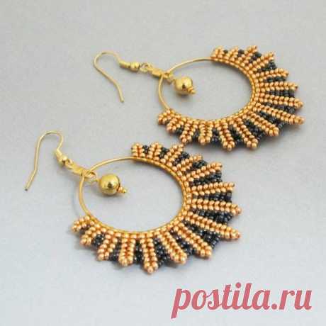 (129) Beaded Gold and Black Seed Beads , Round Hoop Earrings, DE090