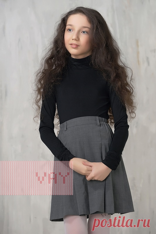 Школьная форма от марки VAY. Водолазка для девочек от VAY (артикул ВК-19Д), цветовое решение черный. Ещё больше школьной формы марки ВЭЙ на наших сайтах. Официальное представительство бренда VAY: купить в розницу в магазине Согревай.ру https://www.sogrevay.ru, оптовые закупки на Ньювэй.ру https://www.newvay.ru