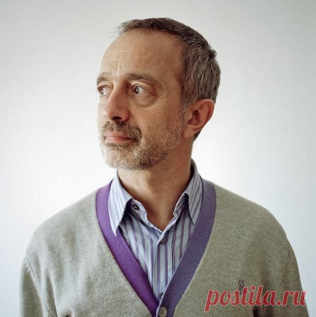 Уже несколько лет Виктор Майклсон организует экогастрономические фестивали Slow Food и популяризует идеи качественного, здорового и вкусного питания. 

Он уверен: внешняя привлекательность после 50 зависит от того, что и как человек ест.