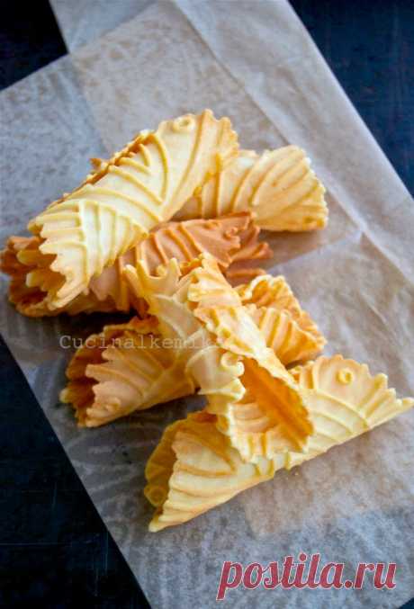 Cucinalkemika. Laboratorio di pensieri tramutati in cibo : Semifreddo in cialda (DIY)