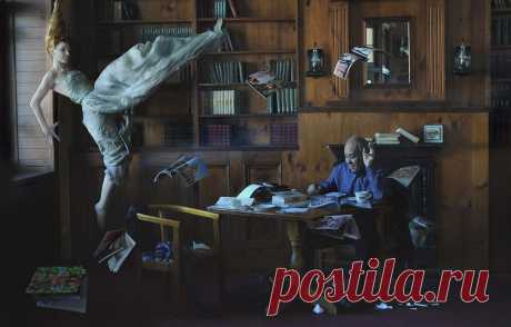 Арт-фото. Аналогия — внезапно включившаяся гравитация в невесомости. Стоп-кадр живёт и дышит, все объекты на фотографии наполнены кинетической энергией поступательного движения. Неодушевлённые предметы неторопливо парят вниз, а прекрасные чувственные женщины в развевающейся одежде подлетают куда-то ввысь.