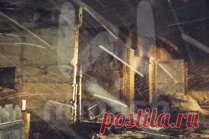 Российский пожарный уснул с непотушенной сигаретой, сжег пожарное депо и погиб. В поселке Шеманиха Нижегородской области пожарное депо сгорело с находившимся в нем сотрудником. Предположительно, мужчина заснул на дежурстве с непотушенной сигаретой. Площадь пожара в части составила 100 квадратных метров, повреждения получили два служебных автомобиля.