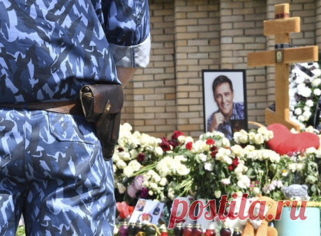 Фанатики атаковали могилу Шатунова, уму непостижимо что они там творят