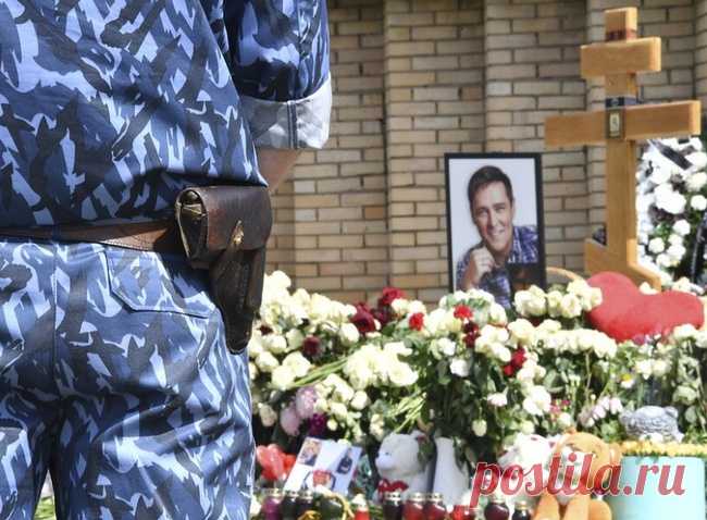 Фанатики атаковали могилу Шатунова, уму непостижимо что они там творят