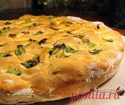 Фокачча с манной крупой и травами.
