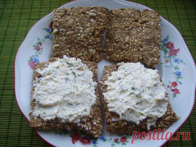 Легкая закуска из творога и сыра или быстрый паштет