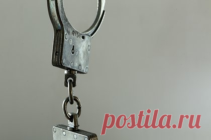 Мать подозреваемого в убийстве грудного ребенка опровергла его виновность. В Ростовской области мать подозреваемого в восьмимесячного ребенка рассказала, что ее сын «трясся» над ребенком и не мог причинить ему вреда. Об этом женщина сообщила «Известиям»: «Максим ни в чем не виноват, он никогда не допустил бы вот этого. Никогда в жизни. Он до этого обращался в опеку, вызывал участковых».