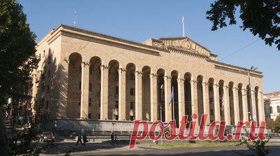 Правительство Грузии сложило полномочия перед парламентом нового созыва. Парламент Грузии XI созыва, сформированный по итогам парламентских выборов 26 октября, приступил к выполнению обязанностей, несмотря на протесты. Читать далее