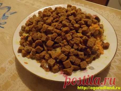 Салат «Обжорка». Семь рецептов приготовления салата.
Салат «Обжорка» вкусный и сытный салат, который очень прост в приготовлении. Приготовить «Обжорку» можно несколькими способами: это и традиционный классический с мясом, и с копченой курицей, и с печенью, и др. Отличительной чертой салата «Обжорка» является то, что лук и морковь, входящие в состав салата обжариваются.