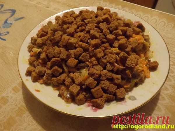 Салат «Обжорка». Семь рецептов приготовления салата.
Салат «Обжорка» вкусный и сытный салат, который очень прост в приготовлении. Приготовить «Обжорку» можно несколькими способами: это и традиционный классический с мясом, и с копченой курицей, и с печенью, и др. Отличительной чертой салата «Обжорка» является то, что лук и морковь, входящие в состав салата обжариваются.