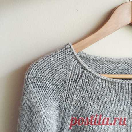 How to knit a simple neckline I took part in the  #LilaKAL  that is going on at the moment. On  My Making List 2015  was a warm sweater for me and I decided that this would be a quick way of getting it done. I held two yarns together - a strand of Pear Tree 8ply seconds and a strand of Isager Tvinni. It gave me a gauge of 16 sti