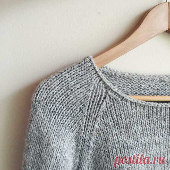 How to knit a simple neckline I took part in the  #LilaKAL  that is going on at the moment. On  My Making List 2015  was a warm sweater for me and I decided that this would be a quick way of getting it done. I held two yarns together - a strand of Pear Tree 8ply seconds and a strand of Isager Tvinni. It gave me a gauge of 16 sti