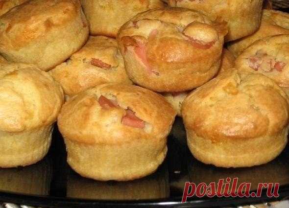 Быстрые и вкусные маффины к завтраку с сыром и ветчиной