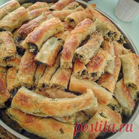 ГОТОВЛЮ ТАЗИКАМИ, МУЖ И ДЕТИ ПРОСТО ОБОЖАЮТ!
ЗА ВЫХОДНЫЕ УХОДИТ 3 ТАЗИКА, ПРОСТО БОМБА! 
Ингредиенты:
Мука — 3 Стакана
 РЕКОМЕНДУЕМ ПОДПИСАТЬСЯ

Готовлю тазиками, муж и дети просто обожают!
За выходные уходит 3 тазика, просто Бомба!

Ингредиенты:
Мука — 3 Стакана
Соль — 1/2 Чайных ложки (1/4 ч.л. для теста + 1/4 ч.л. для фарша)
Вода — 1 Стакан
Растительное масло — 1/2 Ст.
ложки Лук — 1 Штука (большой)
Картофель — 2 Штуки (небольшие)
Говяжий фарш — 700 Грамм
Яйца — 1 Штука
...