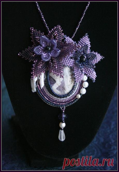 (73) Violet and white ametyst floral beadwork pendant with natural pearls. €80.00, via Etsy. | BEADING-embroidery 3