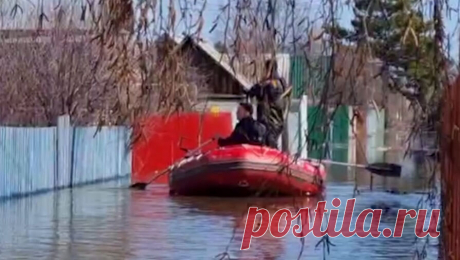 Добровольцы с Урала отправились на помощь жителям Курганской области из-за паводка. Волонтеры из уральских регионов прибыли в Курганскую область, чтобы оказать помощь в укреплении дамб, патрулировании на лодках улиц, оказавшихся в воде, а также поддержать местных жителей, находящихся в пунктах временного размещения из-за ...