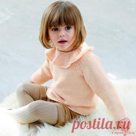 Джемперок спицами с оборочкой у горловин