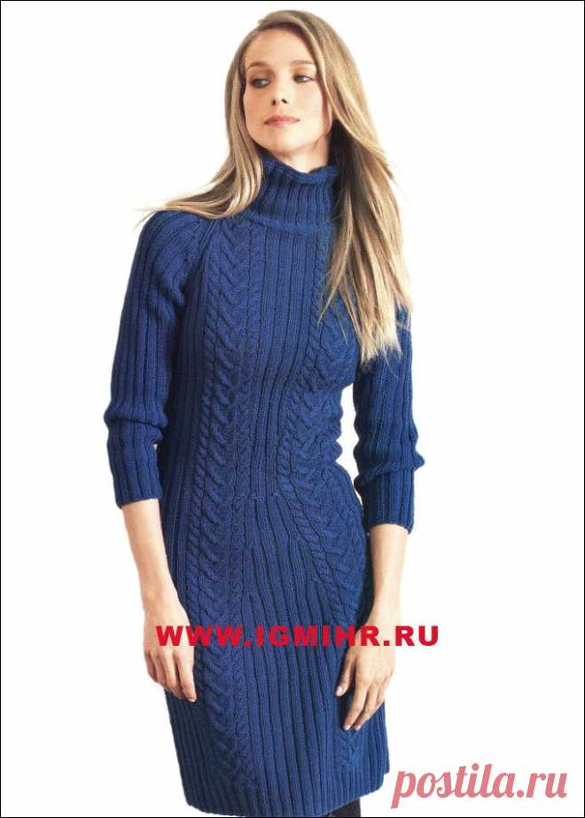 Синее платье с рукавом реглан и косами, 
от Lana Grossa.