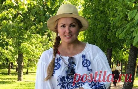 «Спасатели Малибу нервно курят в сторонке»: Анна Нетребко делится жаркими пляжными снимками — Рамблер/новости