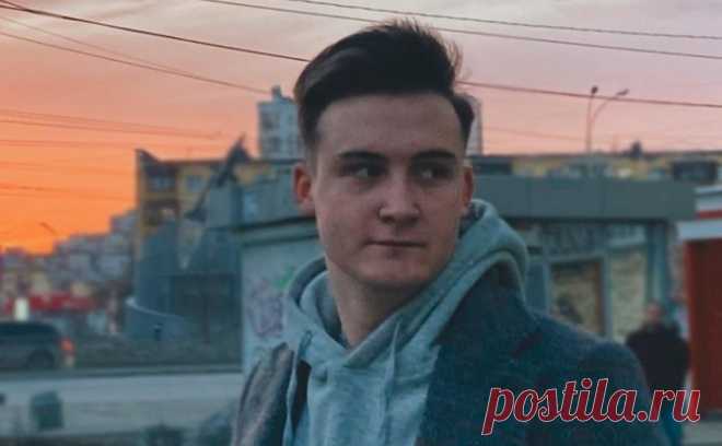 Журналиста Ura.ru Бодрова отпустили домой после допроса в СКР. Журналист екатеринбургской редакции URA.RU Сергей Бодров, у которого утром прошли обыски, вернулся домой после допроса в управлении СКР по Свердловской области, сообщил РБК его адвокат Георгий Краснов.